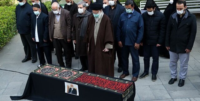 رهبر انقلاب بر پیکر مرحوم عباس شیبانی نماز اقامه کردند