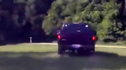 لحظه واژگونی خودروی هایلوکس یک متهم هنگام تعقیب و گریز پرالتهاب پلیس + فیلم