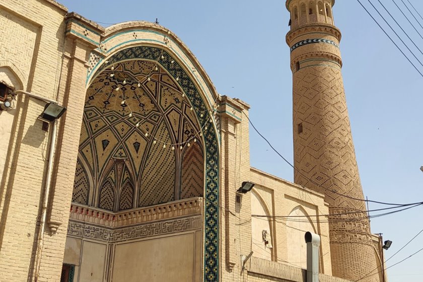 معماری مسجد جامع کاشان به چه دوره‌ای می‌رسد؟