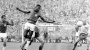 لحظه به ثمر رسیدن گل پله به سوئد در فینال جام جهانی ۱۹۵۸ + فیلم