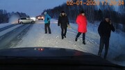 زیر گرفتن چهار شهروند کنار اتوبان توسط راننده ای که کنترل خودرو را از دست داد! + فیلم