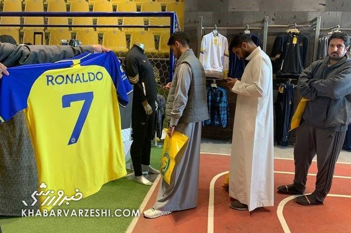 صف طولانی هواداران عربستانی برای خرید پیراهن کریس رونالدو + درآمد باورنکردنی باشگاه النصر
