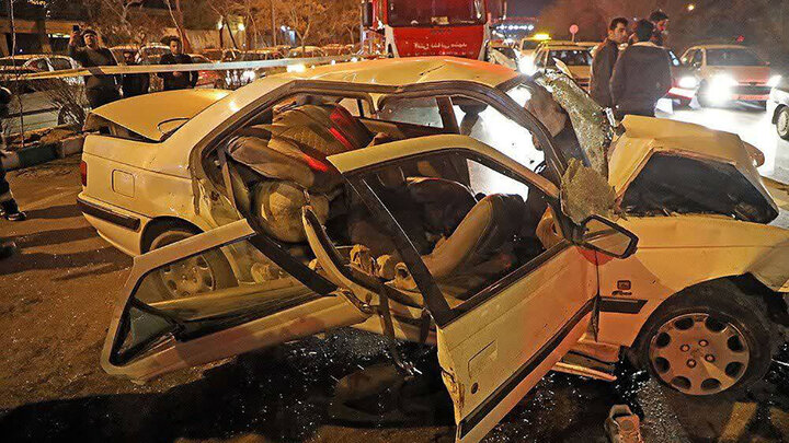 تصاویری از تصادف تلخ پژو پارس در بلوار وکیل آباد مشهد
