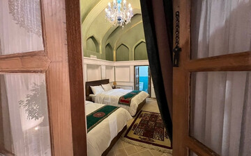 اقامتگاه سنتی هزار و یک شب چهار باغ اصفهان کجاست؟