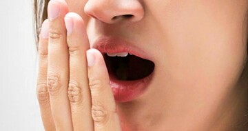 بهترین راه درمان بوی بد دهان هنگام صبح
