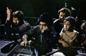 در ادامه این مطلب می خواهیم شما را با برخی از بهترین فیلم های تاریخ سینما در مورد زندگی و ماجراجویی های دزدان دریایی آشنا کنیم.