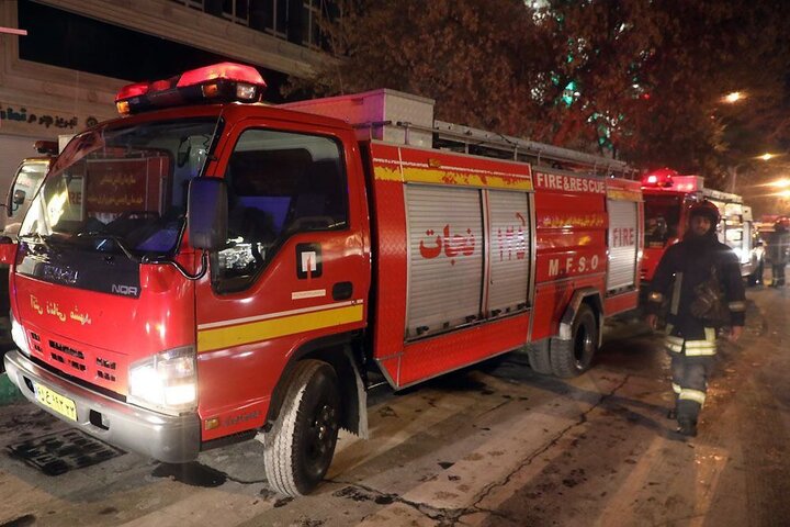 نجات لحظه آخری ۵۰ مسافر گرفتار شده در آتش سوزی هتلی در مشهد
