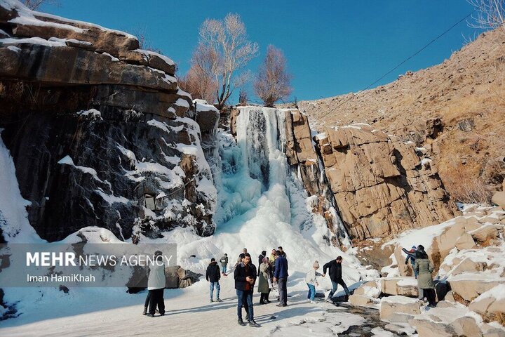 آبشار گنجنامه همدان یخ زد! + عکس