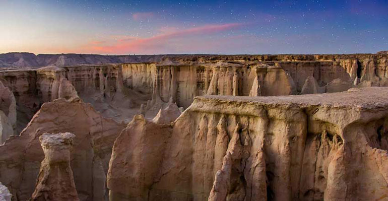 جاذبه های طبیعی قشم کجاست؟