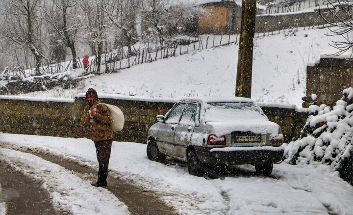 در این منطقه تهران ۱۴ سانتیمتری برف بارید / یخبندان در تهران تا کی ادامه دارد؟
