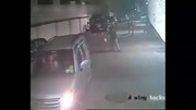 نجات معجزه آسای کودک خردسال پس از عبور هولناک خودرو از روی سرش + فیلم