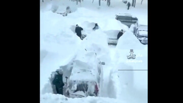 مدفون شدن عجیب خودروها زیر برف چند متری + فیلم