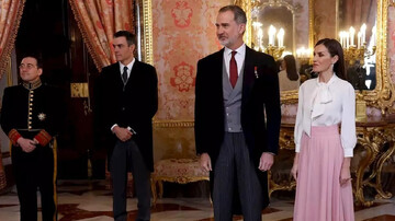 واکنش عجیب و جنجالی ملکه اسپانیا به دست ندادن سفیر ایران / فیلم