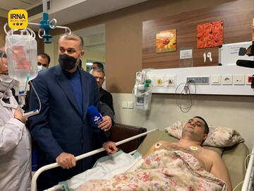 عیادت امیرعبداللهیان از مجروحان حادثه حمله به سفارت آذربایجان / فیلم