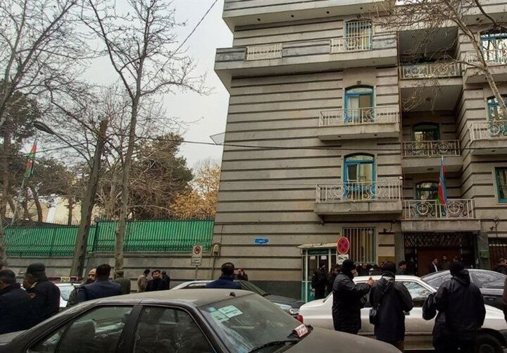 جزئیات جدید از نحوه ورود فرد مهاجم به سفارت آذربایجان در تهران  /  این فرد به همراه دو فرزند خردسال خود وارد سفارت شد