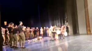 رقص بندری تماشاگران در جشنواره تئاتر فجر جنجال به پا کرد / فیلم