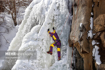 آبشار گنج‌نامه همدان یخ زد / یخ‌نوردی در آبشار گنج‌نامه همدان را ببینید + تصاویر