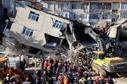 نجات معجزه آسای خانواده گرفتار شده زیر آوار پس از زلزله در ترکیه + فیلم