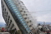 تصاویری هولناک از لحظه پرت شدن یک فرد از ساختمان در زلزله ترکیه / فیلم