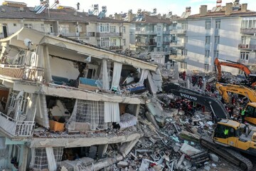 لحظه وقوع زمین لرزه جدید ترکیه در برنامه زنده تلویزیونی + فیلم
