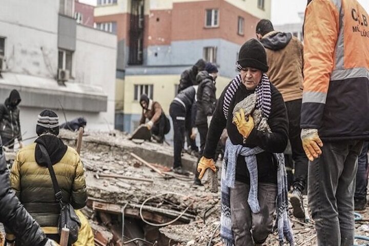 کشته‌های زلزله ترکیه به مرز ۳۰۰۰ نفر رسید / چند نفر از زیر آوار نجات یافتند؟