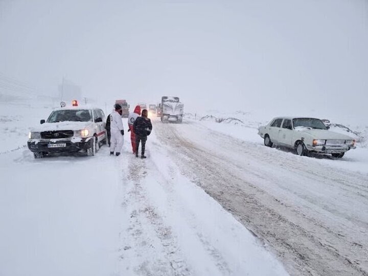 بارش شدید برف در کردستان / کدام جاده‌ها مسدود شدند؟