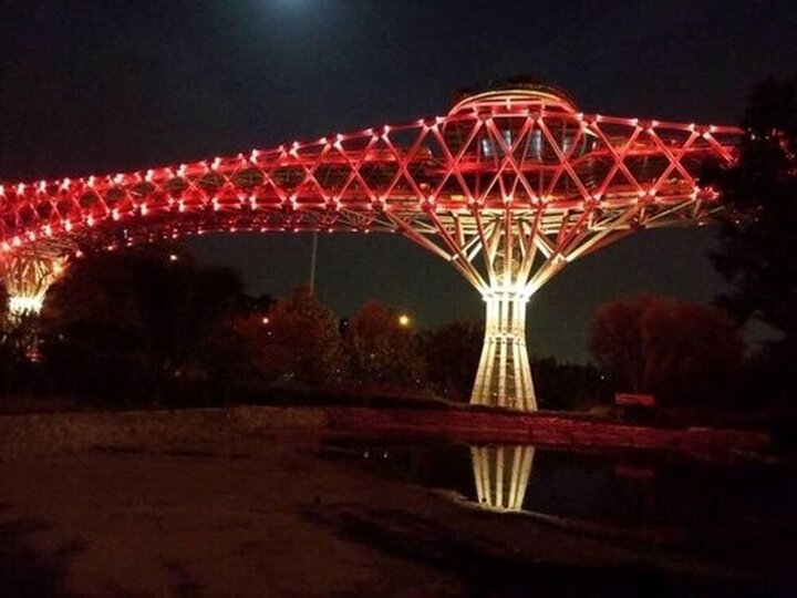 قرمز شدن پل طبیعت تهران؛ امشب پنجشنبه ۲۰ بهمن ماه