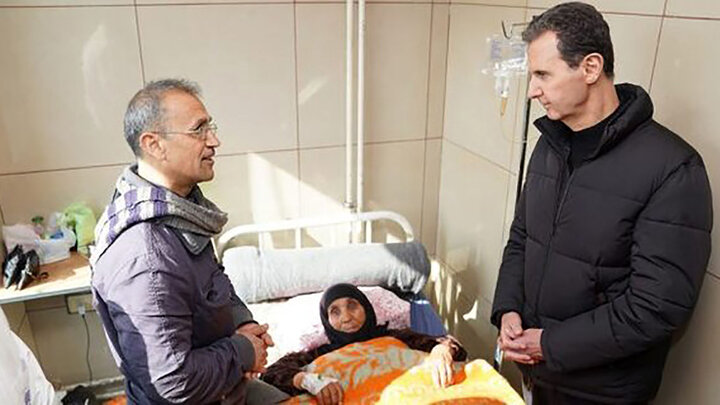 لحظه عیادت بشار اسد و همسرش از زلزله‌ زدگان / فیلم