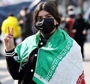 دختری در راهپیمایی ۲۲ بهمن «تذکر حجاب» گرفت + عکس