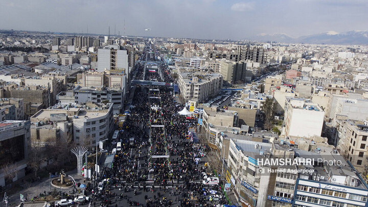 کیهان: شکوهمندترین و پرشمارترین راهپیمایی ۲۲ بهمن رقم خورد