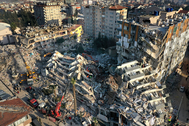تصاویر هوایی ناراحت کننده از شهری در ترکیه که دراثر زمین لرزه تخریب شد! + فیلم