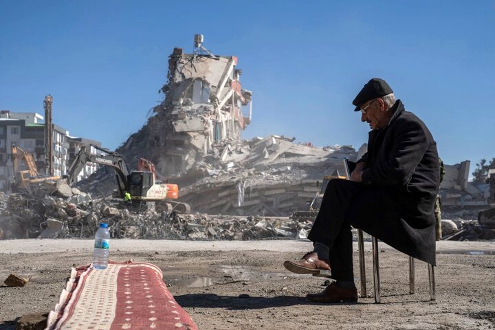 روایتی تصویر از زیر آوار ماندگان زلزله ترکیه و سوریه
