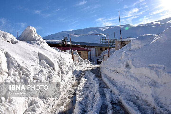 به زیر برف رفتن ۶۰ روستا در فریدون‌شهر اصفهان + فیلم