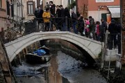 تصاویری باورنکردنی از خشک شدن کانال‌های آبی شهر ونیز ایتالیا / فیلم