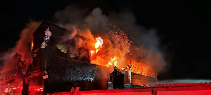 یک مجتمع تعمیرگاهی در تهران آتش گرفت + تصاویر