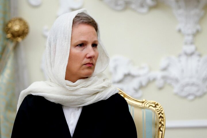 حجاب جنجالی سفیر سوییس در حرم حضرت معصومه/ تصاویر