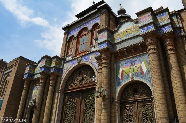 معماری شگفت‌انگیز سردر باغ ملی تهران