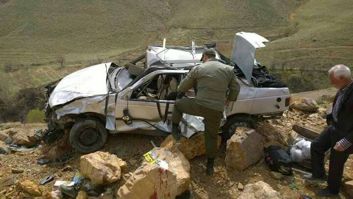 سقوط وحشتناک خودروی سواری از عرشه پل در اصفهان + فیلم