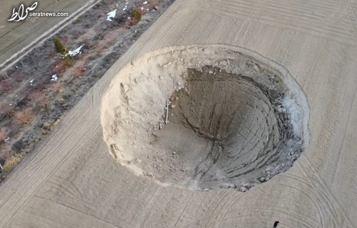 ایجاد گودال بزرگ ۱۴۰۰ متری در ترکیه پس از زمین لرزه اخیر+ فیلم وتصاویر