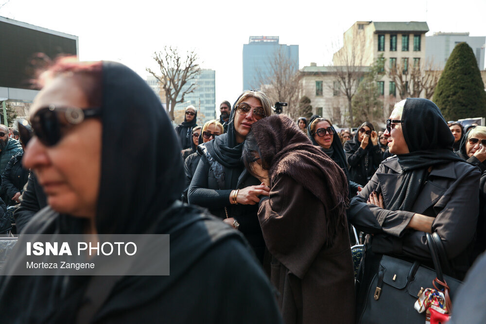 گزارش تصویری از مراسم تشییع «شهرام عبدلی» در خانه هنرمندان و بهشت زهرا