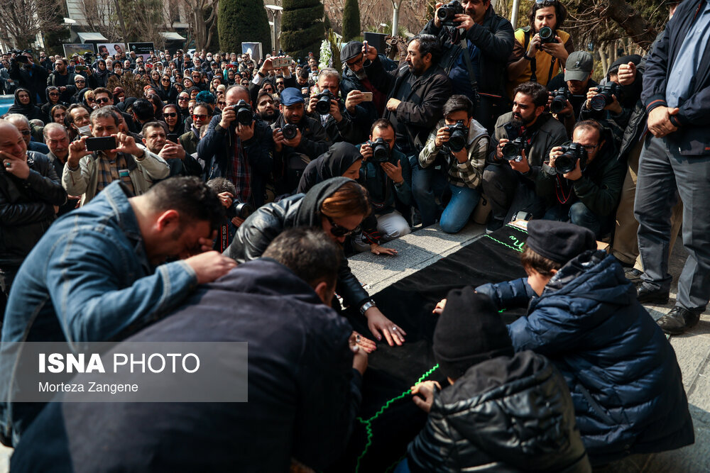 گزارش تصویری از مراسم تشییع «شهرام عبدلی» در خانه هنرمندان و بهشت زهرا