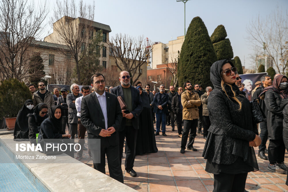 گزارش تصویری از مراسم تشییع «شهرام عبدلی» در خانه هنرمندان و بهشت زهرا
