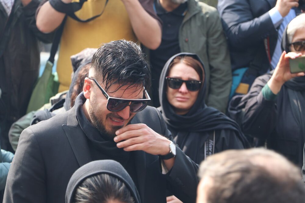 اشک تلخ بازیگران ایرانی در مراسم خاکسپاری شهرام عبدلی + تصاویر