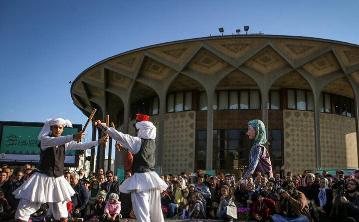 تئاتر شهر تهران کجا قرار دارد؟