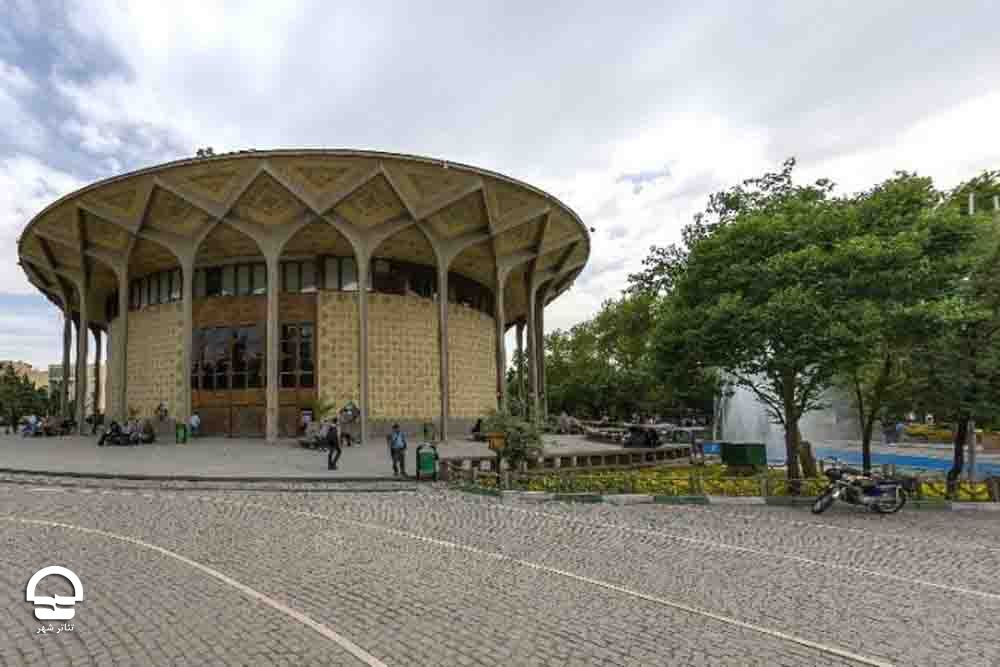 دیدنیهای اطراف تئاتر شهر کدام است؟