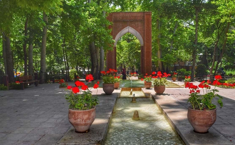 از جاذبه‌های تماشایی تا امکانات باغ ایرانی تهران