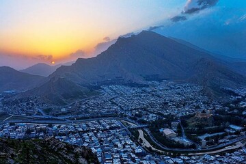 بام لرستان کجا قرار دارد؟