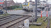 برخورد خودروی لاکچری با انتهای قطار روی ریل راه آهن + فیلم