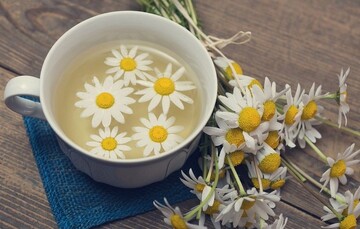 درمان خانگی گلودرد با خوردن چای بابونه