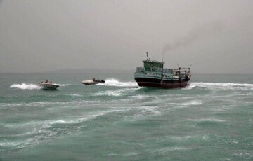 کشف و ضبط شناور حامل ۱۶۰ هزار لیتر سوخت قاچاق در خلیج فارس